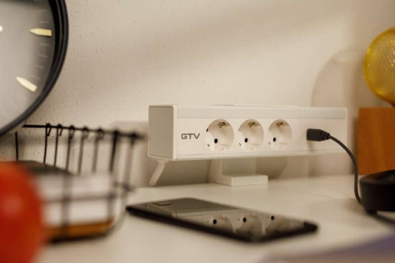 STOLNA UTIČNICA NICO 3XŠUKO 2XUSB BEŽIČNI PUNJAČ BIJELA - Slika 2
